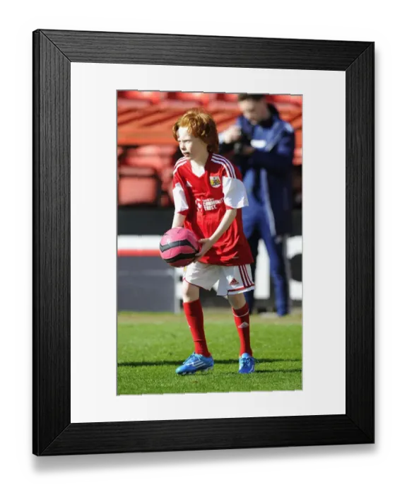 Framed Print : Bristol City vs Swindon Town: League One Clash at Ashton Gate - Football Match Image Framed Print : Bristol City vs Swindon Town: League One Clash at Ashton Gate - Football Match Image