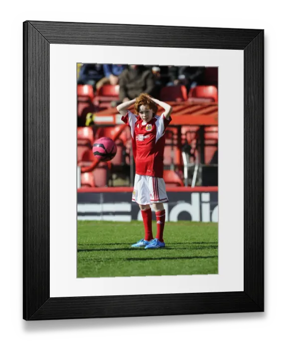 Framed Print : Clash at Ashton Gate: Bristol City vs Swindon Town - 15 March 2014