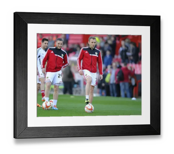 Framed Print : Bristol City vs Swindon Town: Liam Kelly in Action at Ashton Gate, 2014 Framed Print : Bristol City vs Swindon Town: Liam Kelly in Action at Ashton Gate, 2014