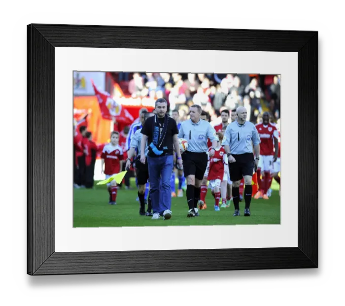 Framed Print : Ryan Casey Leads Bristol City Against Swindon Town in Sky Bet League One at Ashton Gate Framed Print : Ryan Casey Leads Bristol City Against Swindon Town in Sky Bet League One at Ashton Gate
