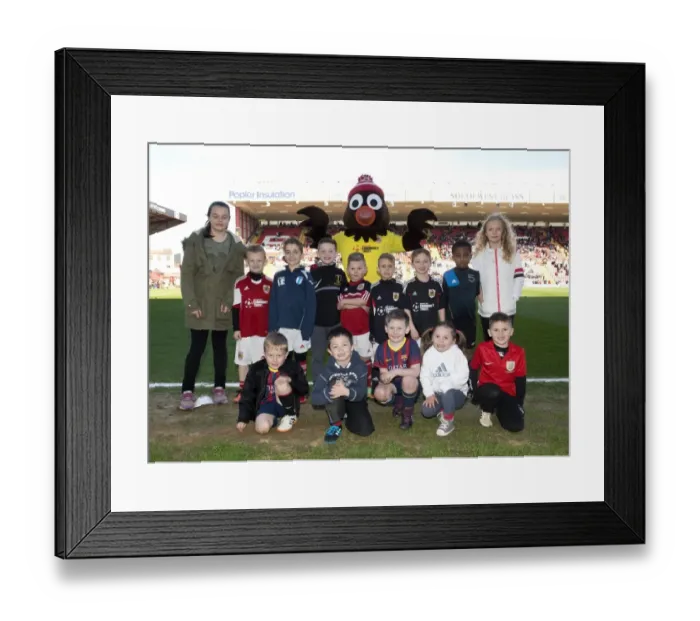 Framed Print : Bristol City vs Swindon Town Clash: March 15, 2014 (150314) Framed Print : Bristol City vs Swindon Town Clash: March 15, 2014 (150314)