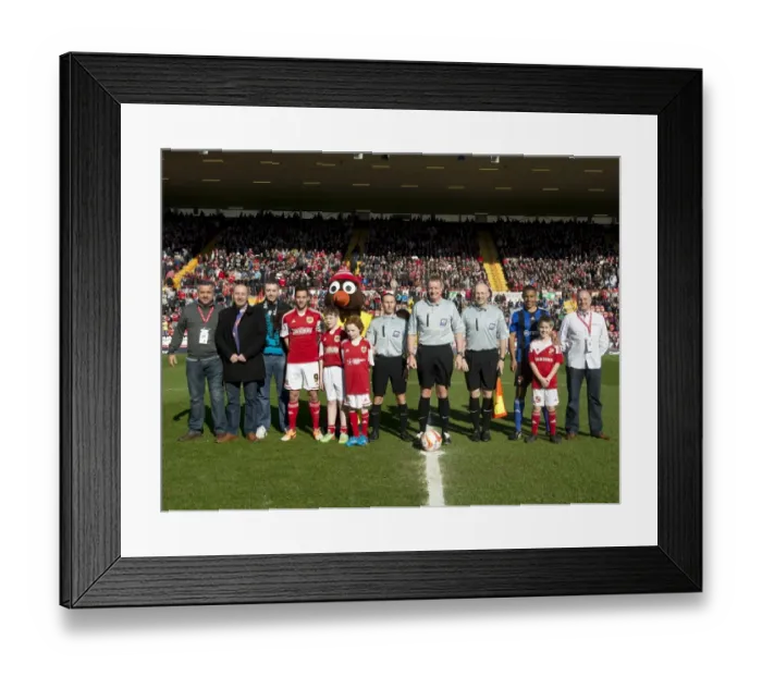 Framed Print : Clash at Ashton Gate: Bristol City vs Swindon Town - 15 March 2014 Framed Print : Clash at Ashton Gate: Bristol City vs Swindon Town - 15 March 2014