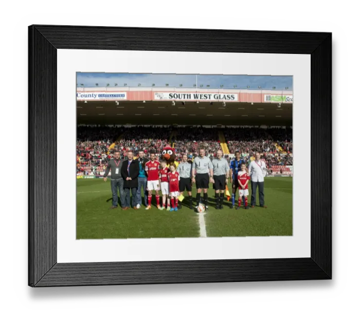 Framed Print : The Clash: Bristol City vs Swindon Town, 15 March 2014