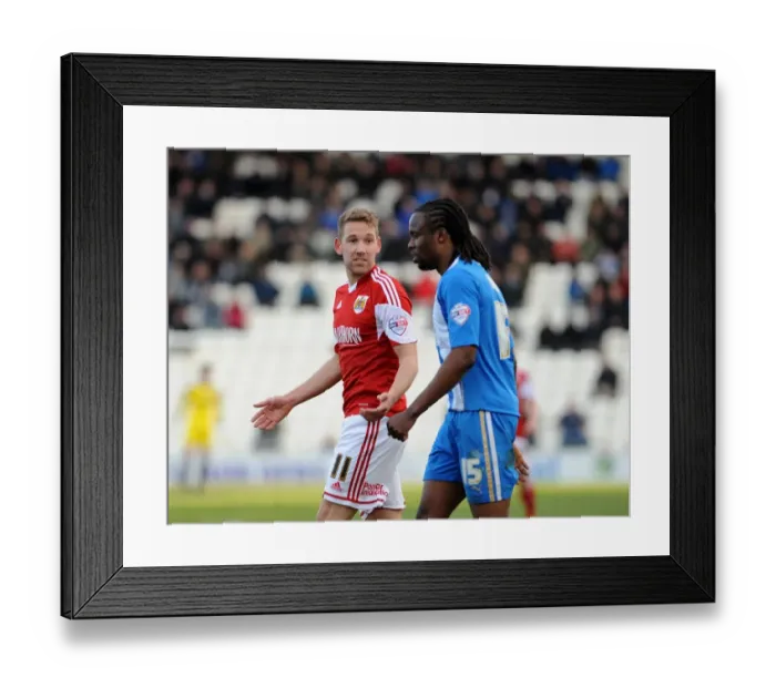 Framed Print : Bristol City's Scott Wagstaff and Colchester United's Marcus Bean Clash in Sky Bet League One Match