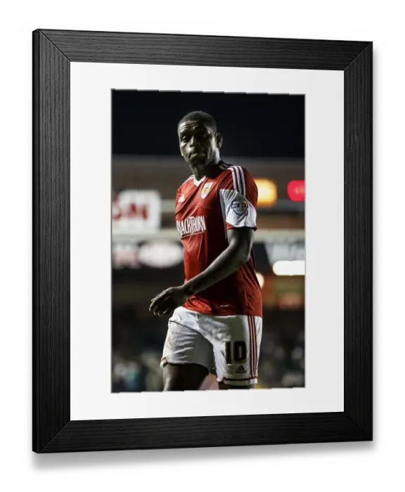 Framed Print : Bristol City's Jay Emmanuel-Thomas in Deep Thought during Sky Bet League One Match Framed Print : Bristol City's Jay Emmanuel-Thomas in Deep Thought during Sky Bet League One Match