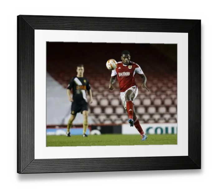 Framed Print : Bristol City's Jay Emmanuel-Thomas in Action during Sky Bet League One Match against Port Vale Framed Print : Bristol City's Jay Emmanuel-Thomas in Action during Sky Bet League One Match against Port Vale