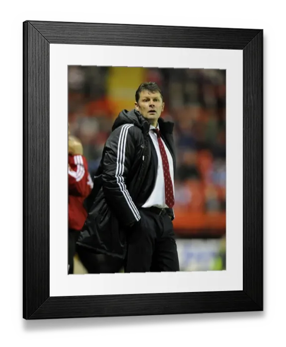 Framed Print : Steve Cotterill Leads Bristol City in Sky Bet League One Clash Against Port Vale Framed Print : Steve Cotterill Leads Bristol City in Sky Bet League One Clash Against Port Vale