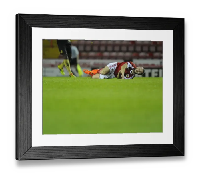 Framed Print : Martin Paterson's Determined Shot: Bristol City vs Swindon Town, Sky Bet League One Framed Print : Martin Paterson's Determined Shot: Bristol City vs Swindon Town, Sky Bet League One