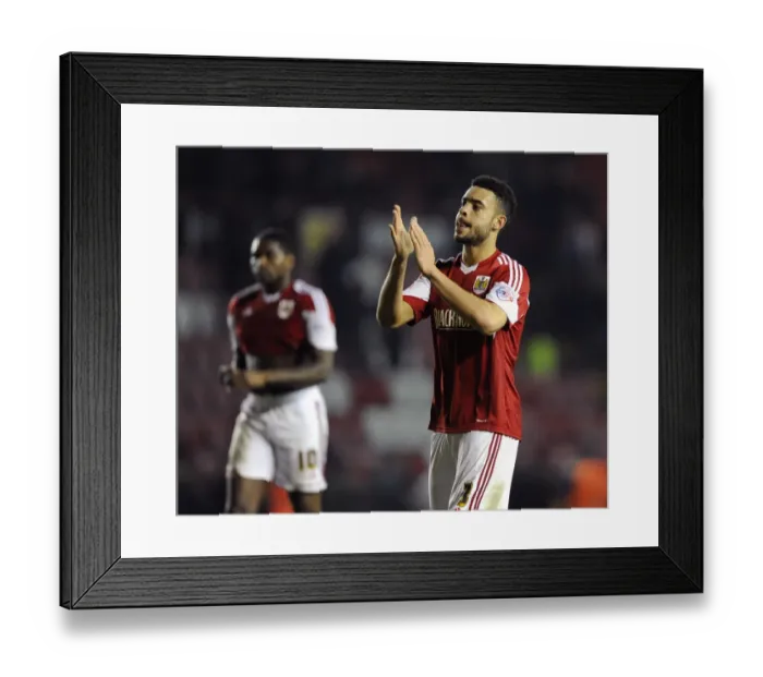 Framed Print : Derrick Williams in Action: Bristol City vs Swindon Town, Sky Bet League One, Ashton Gate