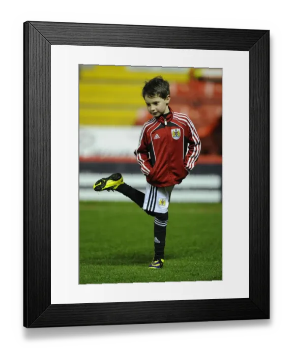 Framed Print : Bristol City vs Swindon Town: Intense Football Action at Ashton Gate Framed Print : Bristol City vs Swindon Town: Intense Football Action at Ashton Gate