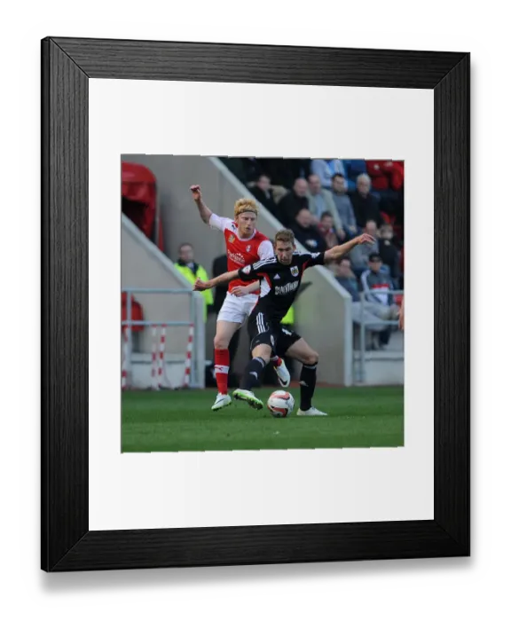Framed Print : Bristol City's Scott Wagstaff vs Rotherham United's Ben Pringle - Intense Football Rivalry in Sky Bet League One (Rotherham United v Bristol City)