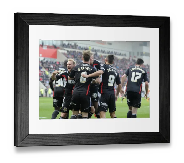 Framed Print : Bristol City's Wade Elliott: Jubilant Goal Celebration vs. Rotherham United in Sky Bet League One (2014)