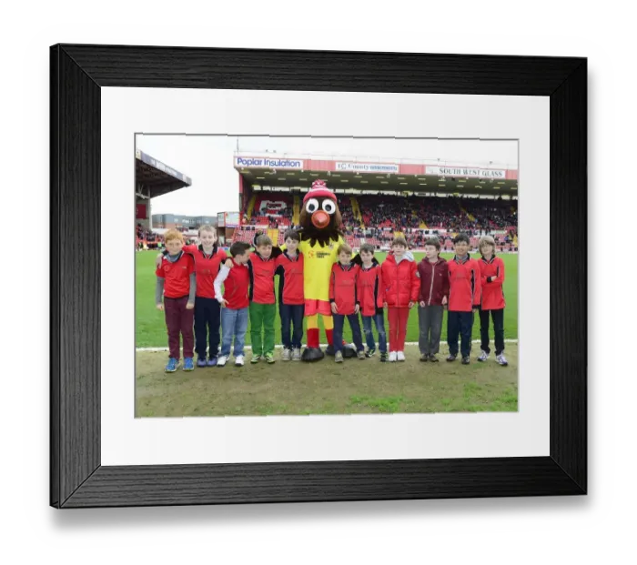 Framed Print : Battling in League One: Bristol City vs Preston North End at Ashton Gate (April 2014) Framed Print : Battling in League One: Bristol City vs Preston North End at Ashton Gate (April 2014)