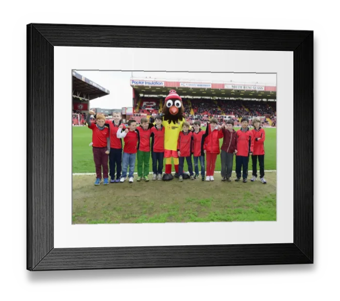 Framed Print : Thrilling Sky Bet League One Showdown: Bristol City vs Preston North End at Ashton Gate (05 / 04 / 2014) Framed Print : Thrilling Sky Bet League One Showdown: Bristol City vs Preston North End at Ashton Gate (05 / 04 / 2014)