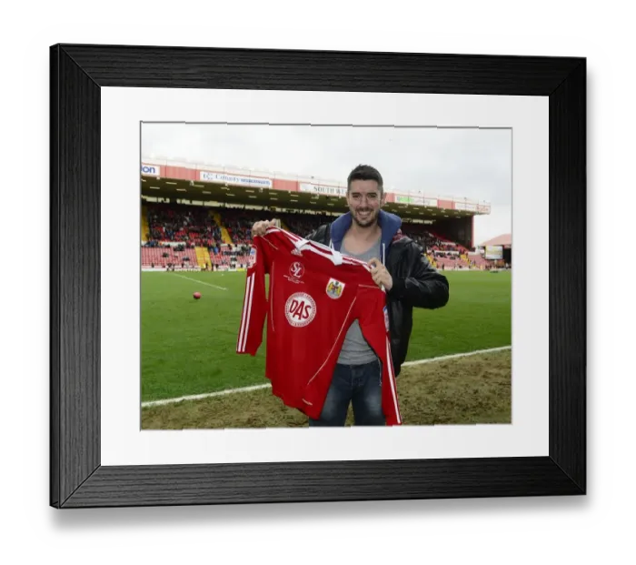 Framed Print : Battling in League One: Bristol City vs Preston North End at Ashton Gate (April 2014)