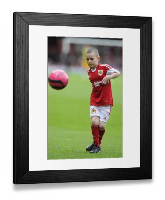 Framed Print : Thrilling Showdown: Bristol City vs Preston North End in Sky Bet League One (05 / 04 / 2014) Framed Print : Thrilling Showdown: Bristol City vs Preston North End in Sky Bet League One (05 / 04 / 2014)