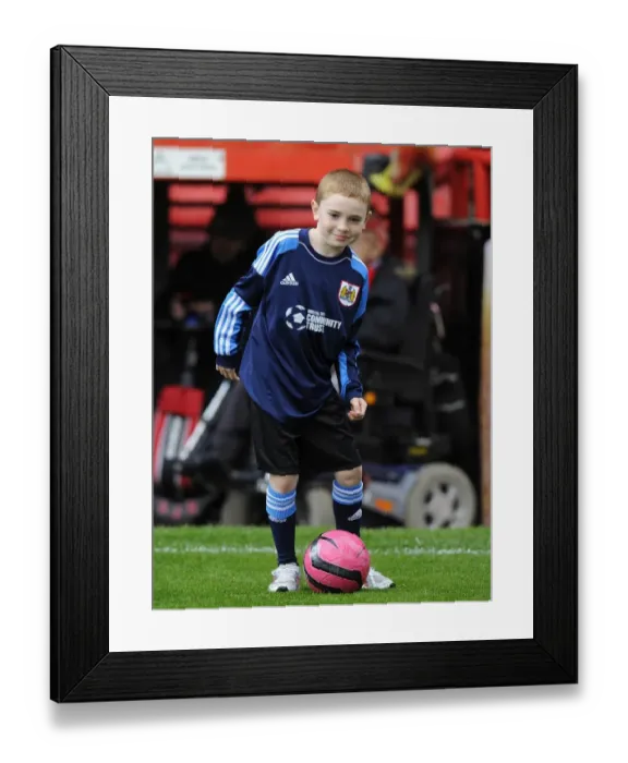 Framed Print : Battling in League One: Bristol City vs Preston North End (April 2014) Framed Print : Battling in League One: Bristol City vs Preston North End (April 2014)