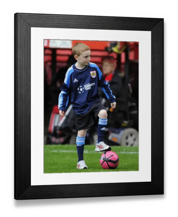 Framed Print : Football Rivalry: Bristol City vs Preston North End Clash at Ashton Gate - April 2014 Framed Print : Football Rivalry: Bristol City vs Preston North End Clash at Ashton Gate - April 2014
