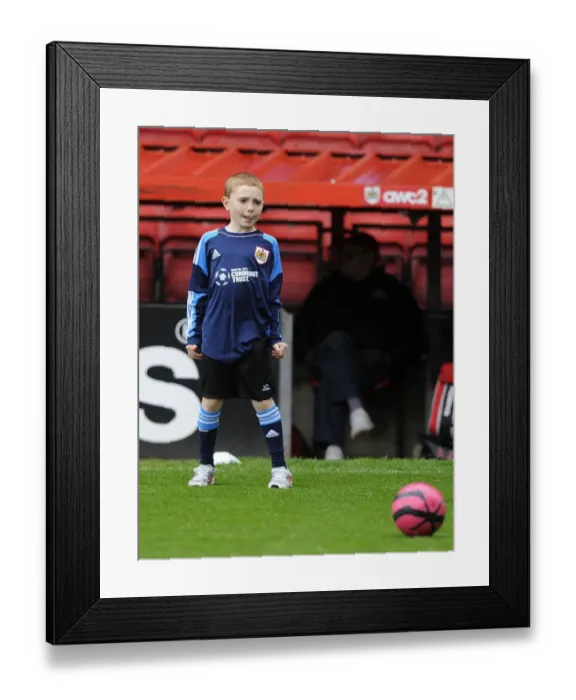 Framed Print : Bristol City vs Preston North End Rivalry: A Football Clash at Ashton Gate - April 2014 Framed Print : Bristol City vs Preston North End Rivalry: A Football Clash at Ashton Gate - April 2014