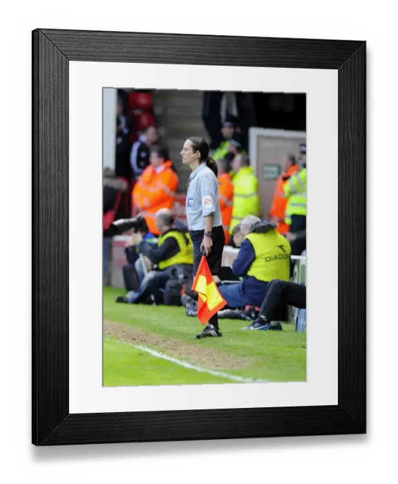 Framed Print : Walsall vs. Bristol City: Clash at Banks Stadium, League One Football Match (April 12, 2014) Framed Print : Walsall vs. Bristol City: Clash at Banks Stadium, League One Football Match (April 12, 2014)