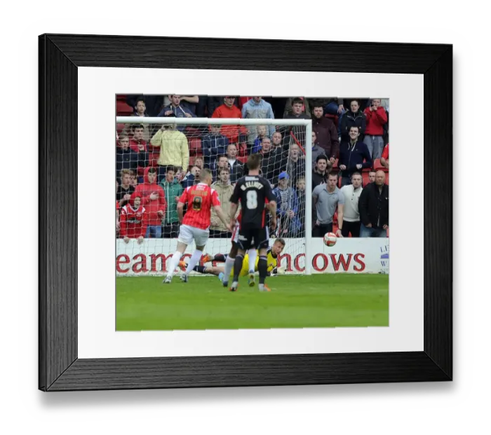 Framed Print : Bristol City's Simon Moore Saves Walsall's Sam Mantom's Penalty at Banks Stadium, Sky Bet League One (12 April 2014) Framed Print : Bristol City's Simon Moore Saves Walsall's Sam Mantom's Penalty at Banks Stadium, Sky Bet League One (12 April 2014)