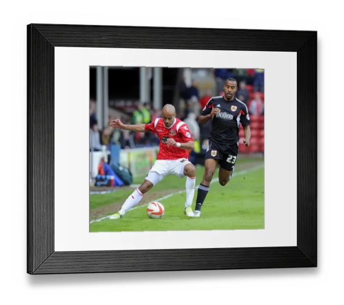 Framed Print : The Thrilling Encounter: Walsall vs. Bristol City (April 12, 2014)
