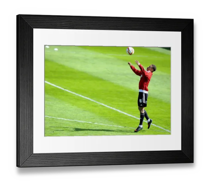 Framed Print : Bobby Reid in Action: Walsall vs. Bristol City, April 2014 Framed Print : Bobby Reid in Action: Walsall vs. Bristol City, April 2014