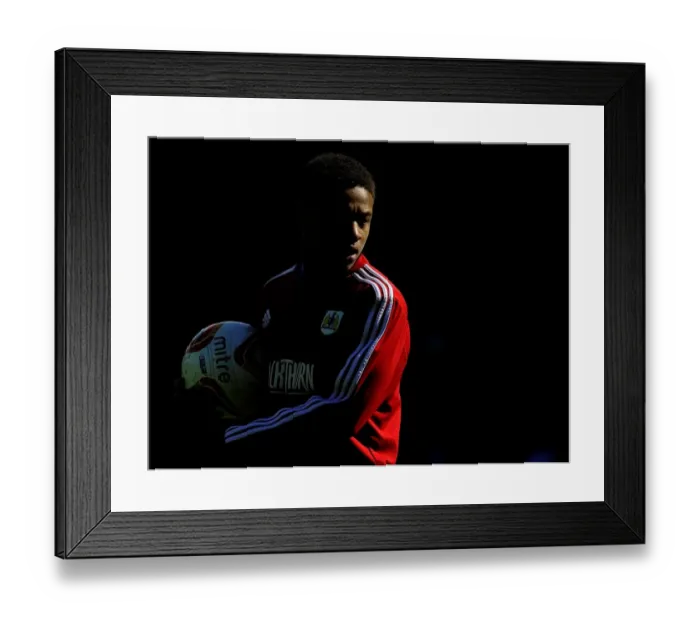 Framed Print : Bobby Reid in Action: Walsall vs. Bristol City, Sky Bet League One, 2014 Framed Print : Bobby Reid in Action: Walsall vs. Bristol City, Sky Bet League One, 2014
