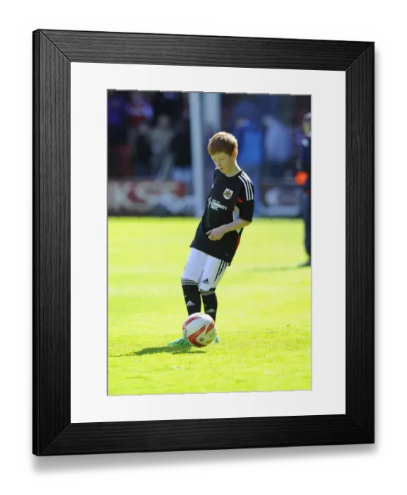 Framed Print : Football Rivalry: Walsall vs. Bristol City Clash at Banks Stadium, League One - 12th April 2014 Framed Print : Football Rivalry: Walsall vs. Bristol City Clash at Banks Stadium, League One - 12th April 2014