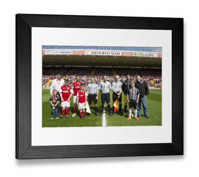 Framed Print : Rivalry at Ashton Gate: Bristol City vs Notts County, April 2014