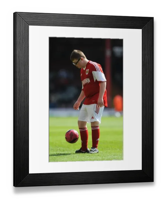 Framed Print : Bristol City vs Notts County Clash at Ashton Gate, Sky Bet League One - 18 / 04 / 2014 Framed Print : Bristol City vs Notts County Clash at Ashton Gate, Sky Bet League One - 18 / 04 / 2014