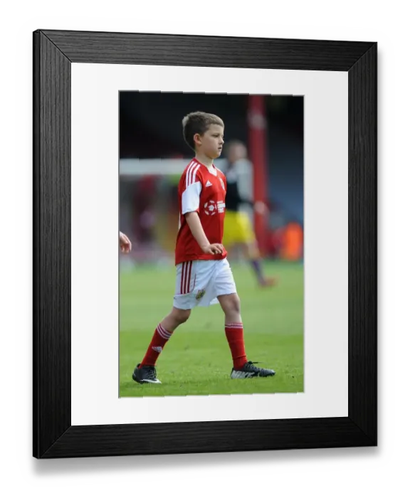 Framed Print : Rivalry in Full Swing: Bristol City vs Notts County at Ashton Gate, 2014 Framed Print : Rivalry in Full Swing: Bristol City vs Notts County at Ashton Gate, 2014