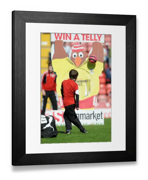 Framed Print : Through His Belly: Leo Worlock's Winning Moment at Ashton Gate, April 2014 (Bristol City vs Notts County, Sky Bet League One)