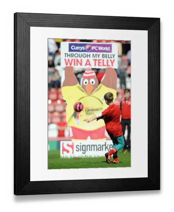 Framed Print : Luca Fortuna's Thrilling Victory: The Final Moments of Bristol City vs. Notts County (180414) Framed Print : Luca Fortuna's Thrilling Victory: The Final Moments of Bristol City vs. Notts County (180414)