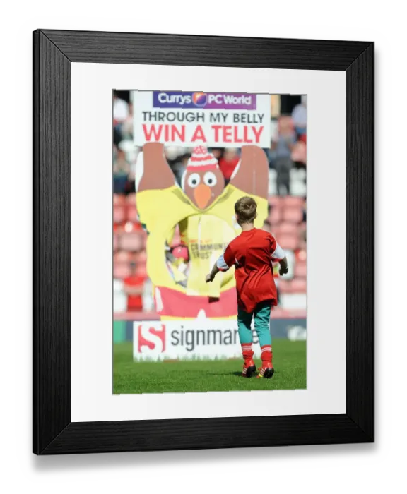 Framed Print : 10-Year-Old Soccer Sensation Luca Fortuna Secures Thrilling Victory for Bristol City Against Notts County Framed Print : 10-Year-Old Soccer Sensation Luca Fortuna Secures Thrilling Victory for Bristol City Against Notts County