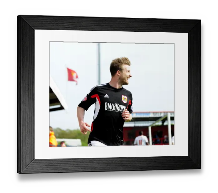 Framed Print : Wade Elliott's Thrilling Goal: A Memorable Victory for Bristol City (April 2014) Framed Print : Wade Elliott's Thrilling Goal: A Memorable Victory for Bristol City (April 2014)