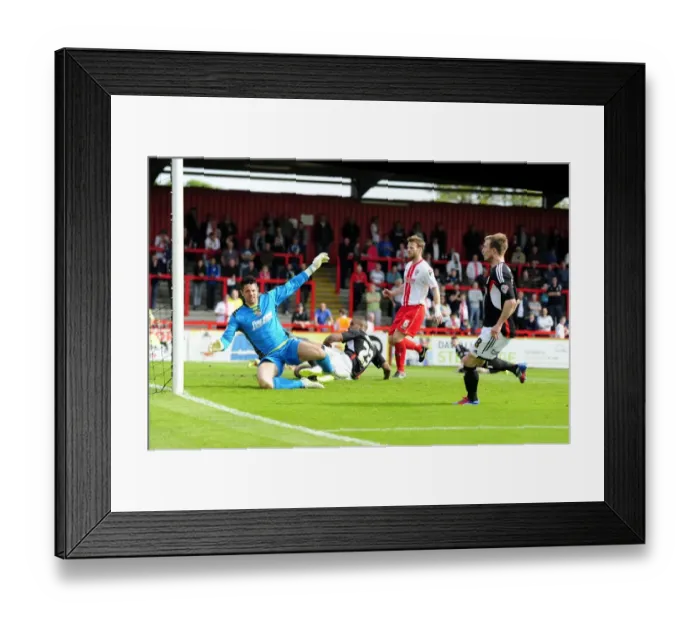 Framed Print : Wade Elliott Scores the Decisive Goal for Bristol City against Stevenage, April 2014 Framed Print : Wade Elliott Scores the Decisive Goal for Bristol City against Stevenage, April 2014