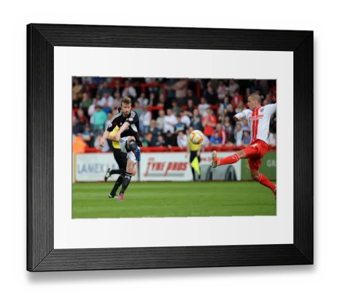 Framed Print : Wade Elliott Goes for Glory: Bristol City's Shot at Stevenage, 2014 Framed Print : Wade Elliott Goes for Glory: Bristol City's Shot at Stevenage, 2014