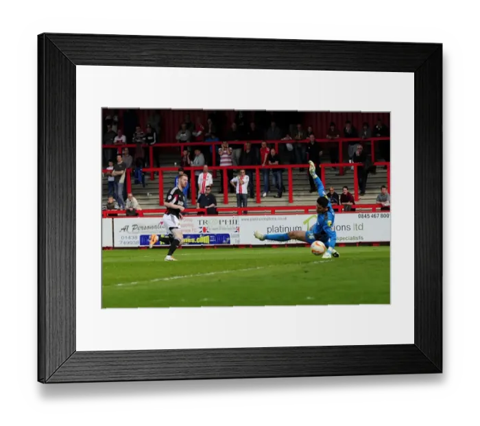 Framed Print : Stephen Pearson Scores the Winning Goal for Bristol City against Stevenage Framed Print : Stephen Pearson Scores the Winning Goal for Bristol City against Stevenage