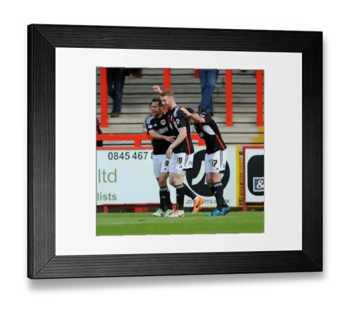 Framed Print : Bristol City's Stephen Pearson Scores and Celebrates with Team Mates against Stevenage, 2014