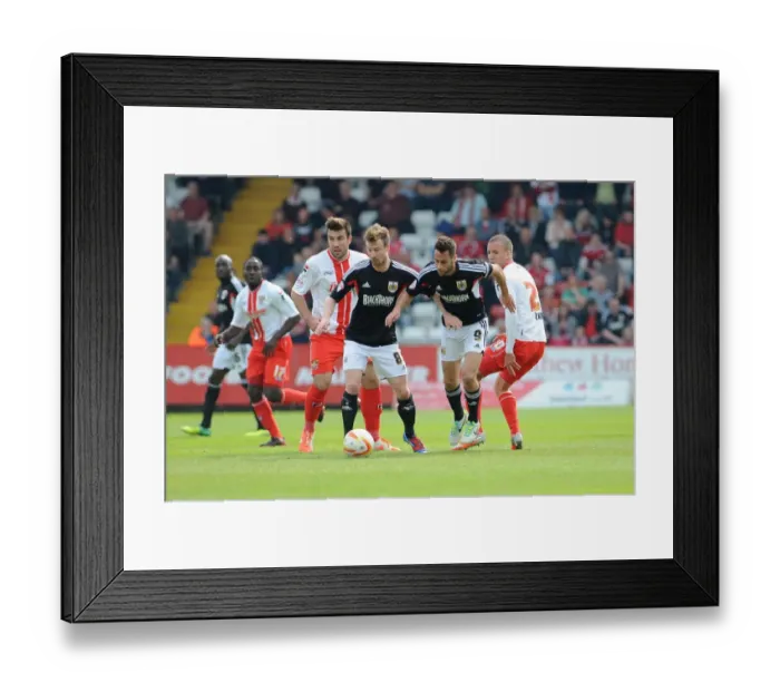Framed Print : Clash in Sky Bet League One: Stevenage vs. Bristol City, April 2014 Framed Print : Clash in Sky Bet League One: Stevenage vs. Bristol City, April 2014