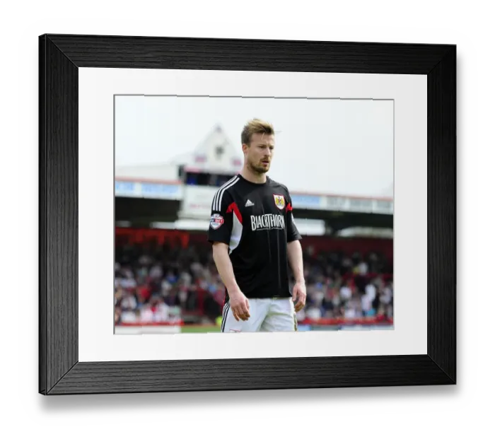 Framed Print : Wade Elliott in Action: Stevenage vs. Bristol City, Sky Bet League One, 2014 Framed Print : Wade Elliott in Action: Stevenage vs. Bristol City, Sky Bet League One, 2014