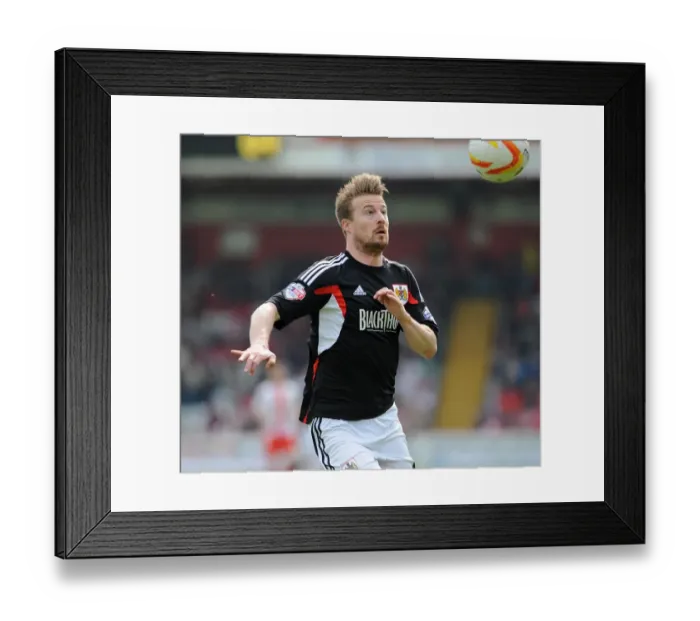 Framed Print : Wade Elliott in Action: Bristol City vs. Stevenage, Sky Bet League One, 2014