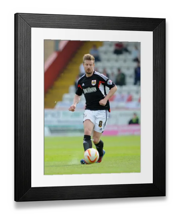 Framed Print : Wade Elliott in Action: Bristol City vs. Stevenage, Sky Bet League One