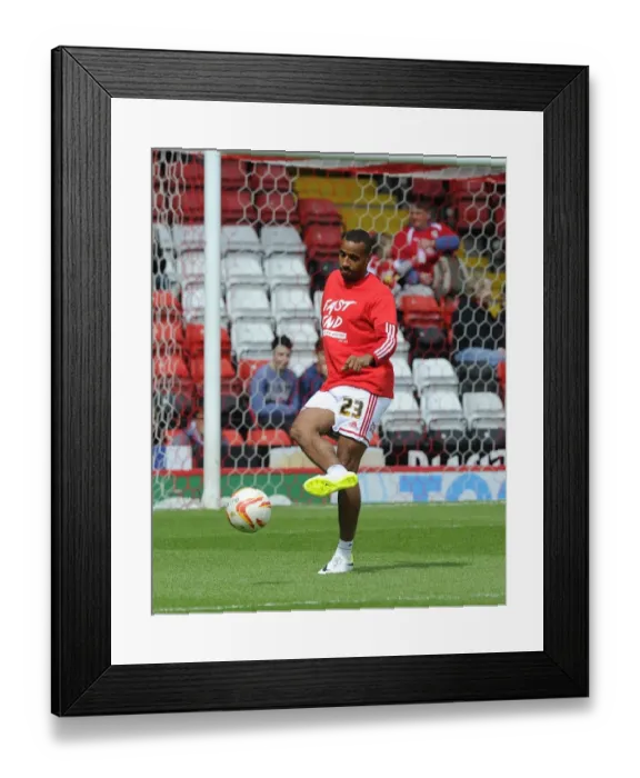 Framed Print : Bristol City's Tyrone Barnett Scores in Sky Bet League One Clash Against Crewe, 26th April 2014 Framed Print : Bristol City's Tyrone Barnett Scores in Sky Bet League One Clash Against Crewe, 26th April 2014