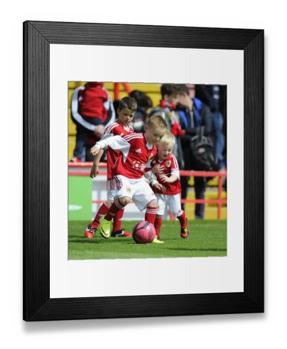 Framed Print : Exciting Showdown: Bristol City vs. Crewe at Ashton Gate - Football Rivalry in Action Framed Print : Exciting Showdown: Bristol City vs. Crewe at Ashton Gate - Football Rivalry in Action