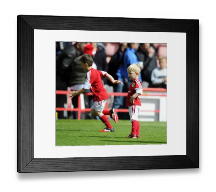 Framed Print : Thrilling Football Clash: Bristol City vs Crewe at Ashton Gate, Sky Bet League One, April 2014