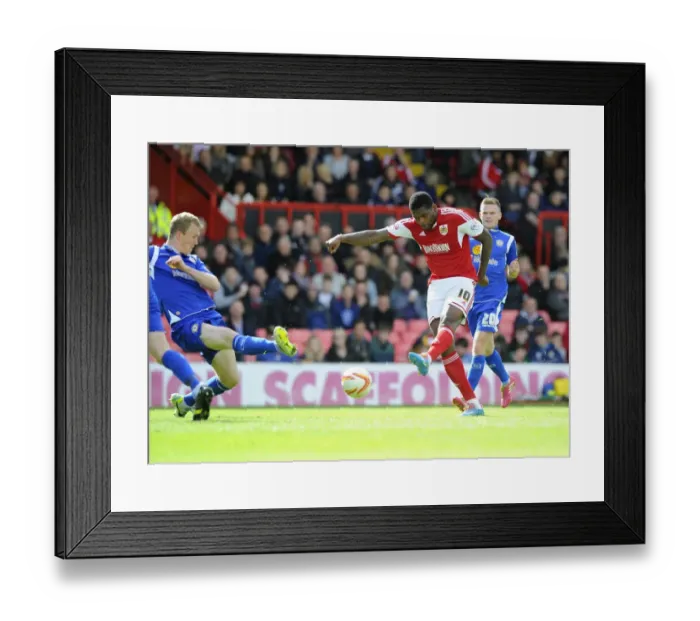 Framed Print : Bristol City's Jay Emmanuel-Thomas Goes For Glory Against Crewe, 2014