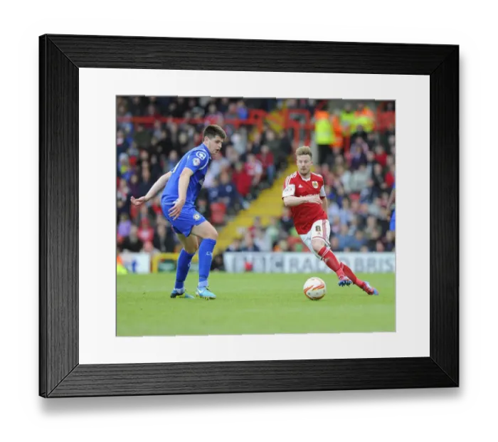 Framed Print : Wade Elliott Propels Ball Forward in Intense Bristol City vs Crewe Football Match, League One, 2014 Framed Print : Wade Elliott Propels Ball Forward in Intense Bristol City vs Crewe Football Match, League One, 2014