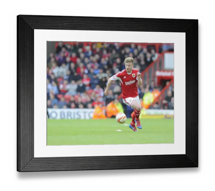 Framed Print : Wade Elliott in Action: Bristol City vs Crewe, Sky Bet League One, 2014 Framed Print : Wade Elliott in Action: Bristol City vs Crewe, Sky Bet League One, 2014
